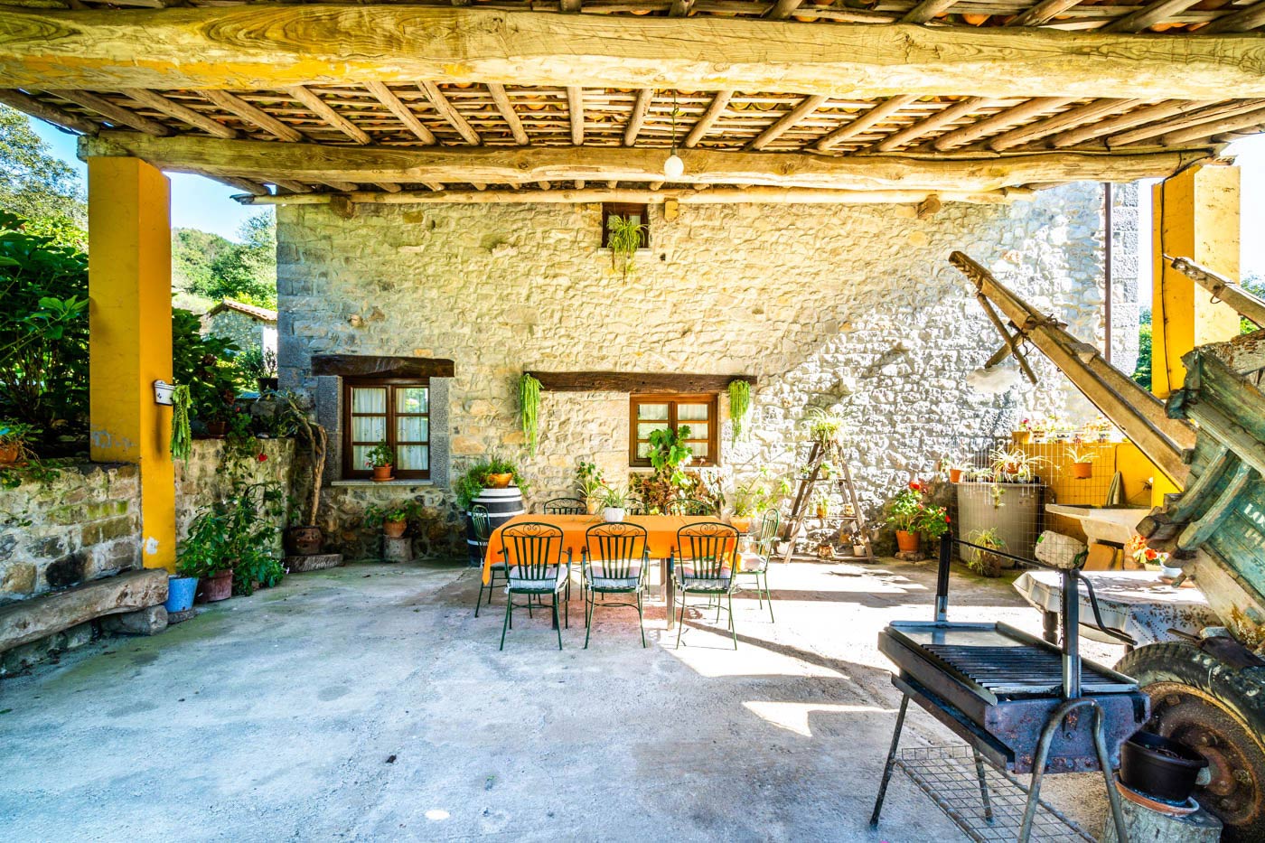 Covered terrace / patio